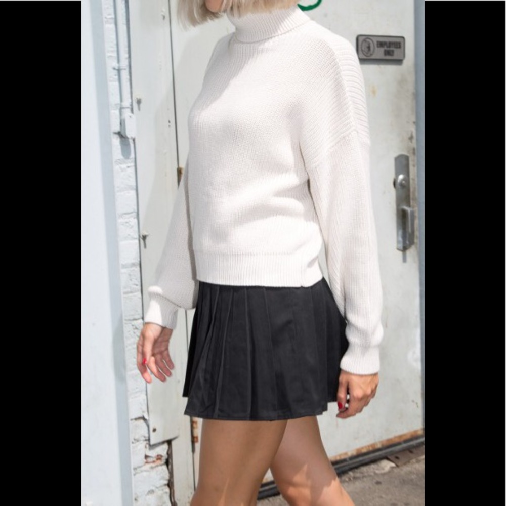 Brandy Melville cream Brianna Turtleneck sweater - Picture 3 of 4